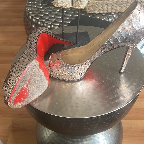 Louboutin shoes - Picture 6 of 7
